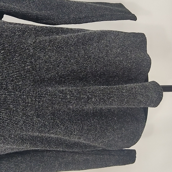 Zara Basic Ribbed V-Neck Sweater - Picture 6 of 9